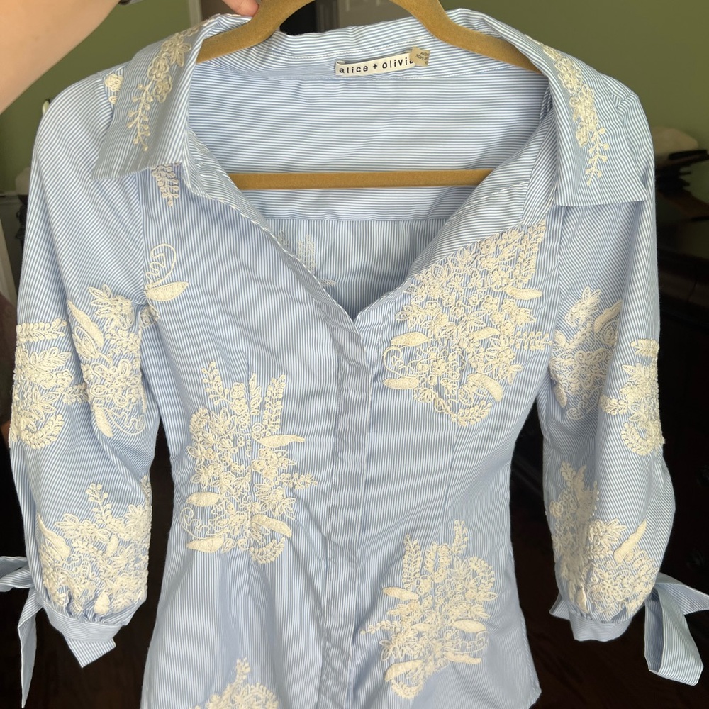 Alice + Olivia Blue and White Embroidered Women's Top
